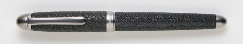 Nakaya Geitenkrimpleer verpakte pen (zwart en mat ruthenium)